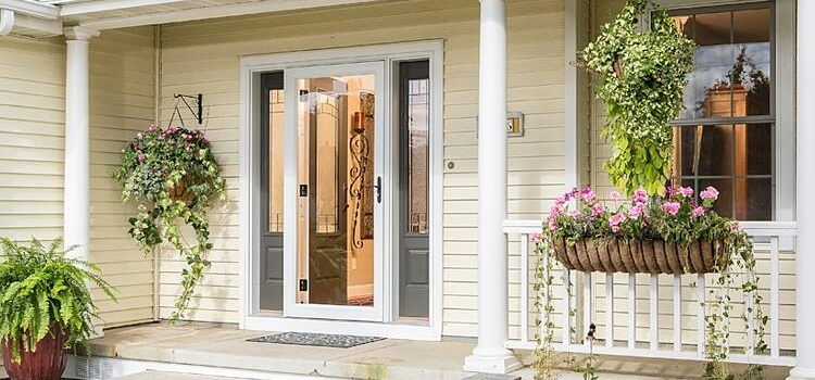 screen door installation in Bradenton